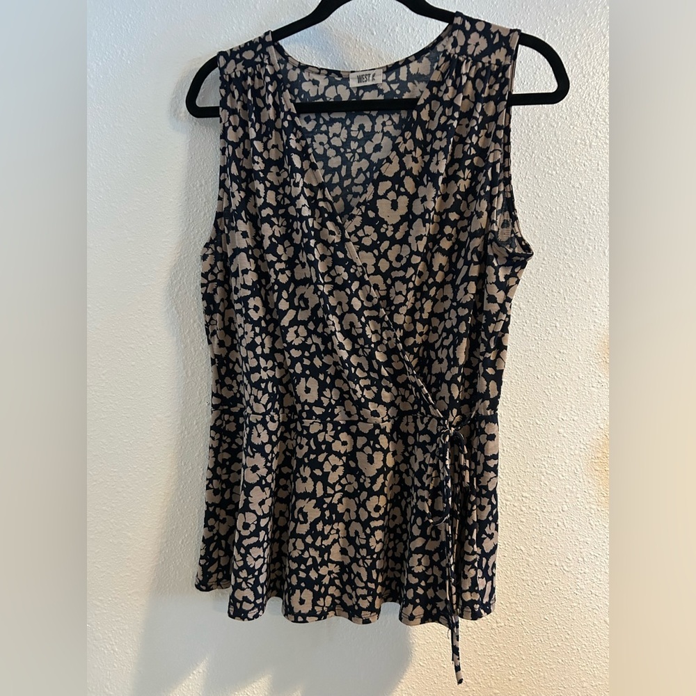 West K Black and Tan Floral Blouse Size Large